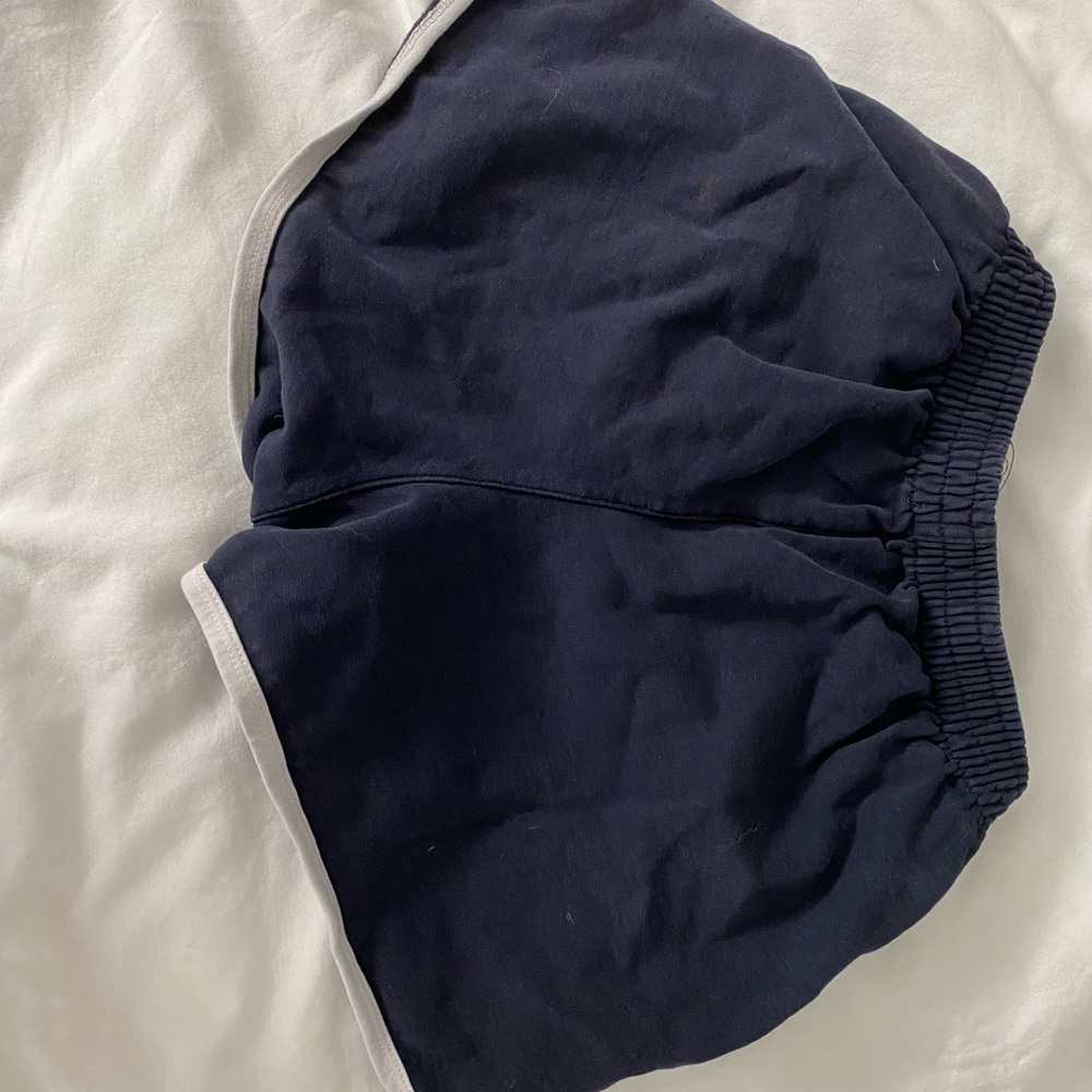 BRANDY MELVILLE NAVY SWEATSHORTS